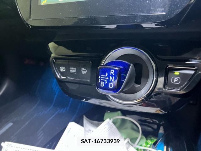 Toyota PRIUS PHV 2017-02 7619399-21