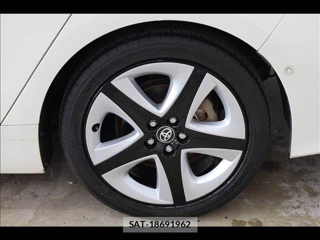 Toyota PRIUS PHV 2018-08 7727572-13