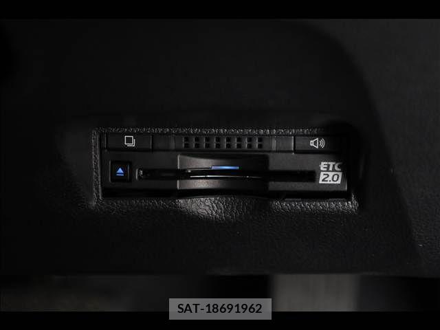 Toyota PRIUS PHV 2018-08 7727572-16