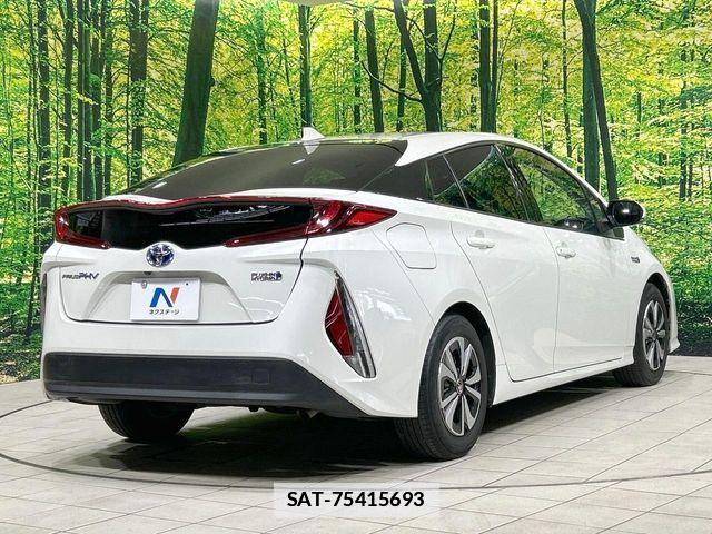 Toyota PRIUS PHV 2018-01 7727573-16