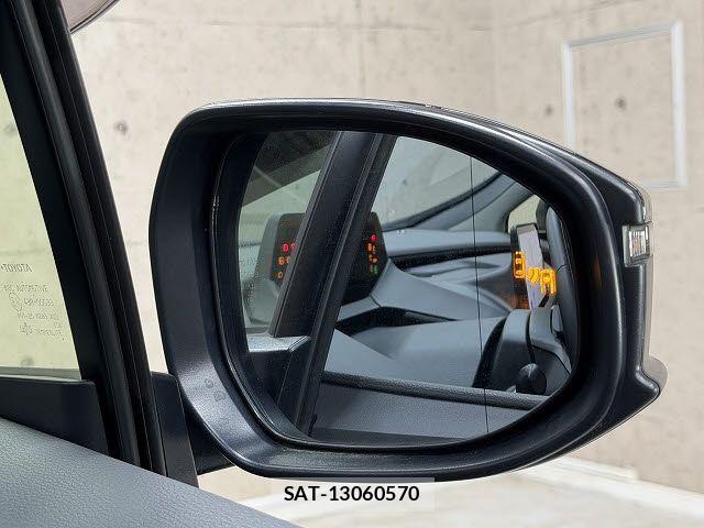 Toyota PRIUS PHV 2023-08 7878997-15