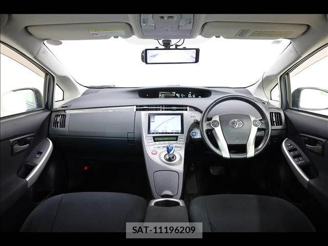 Toyota PRIUS PHV 2012-06 7879006-2