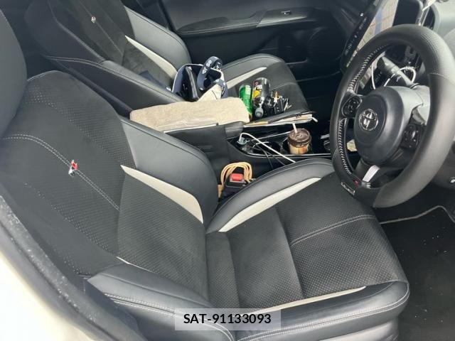 Toyota PRIUS PHV 2018-02 7963358-11