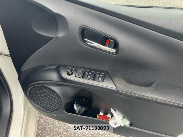 Toyota PRIUS PHV 2018-02 7963358-15