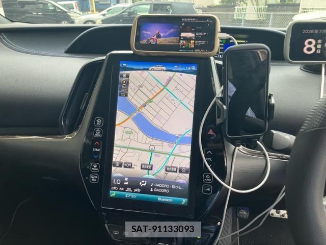 Toyota PRIUS PHV 2018-02 7963358-18