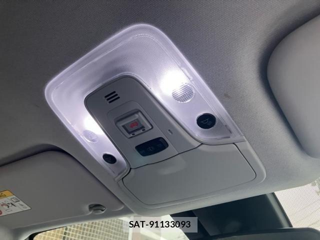 Toyota PRIUS PHV 2018-02 7963358-20