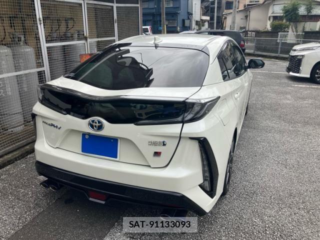 Toyota PRIUS PHV 2018-02 7963358-3