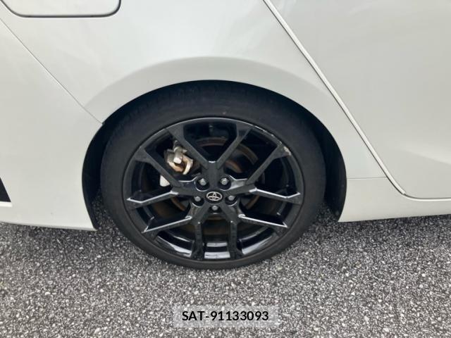 Toyota PRIUS PHV 2018-02 7963358-6