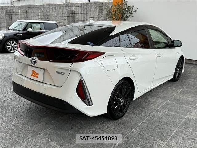 Toyota PRIUS PHV 2019-09 7963357-12