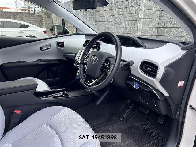 Toyota PRIUS PHV 2019-09 7963357-15