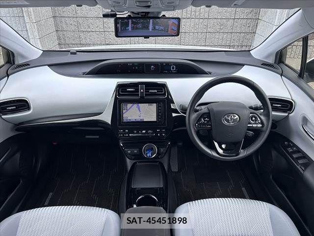 Toyota PRIUS PHV 2019-09 7963357-1