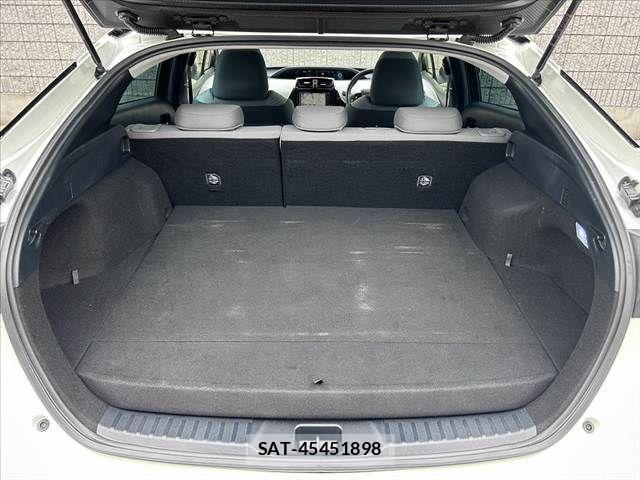 Toyota PRIUS PHV 2019-09 7963357-19