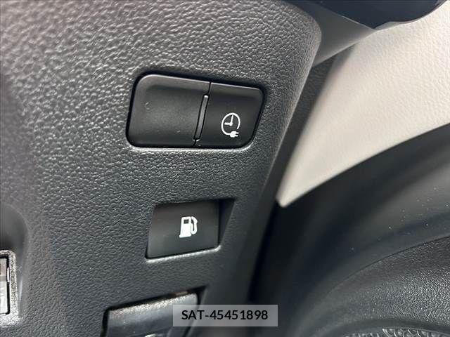Toyota PRIUS PHV 2019-09 7963357-29