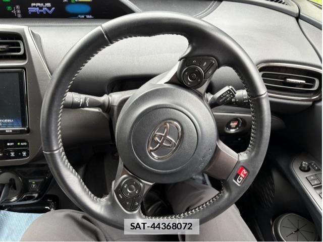 Toyota PRIUS PHV 2018-04 7980717-12