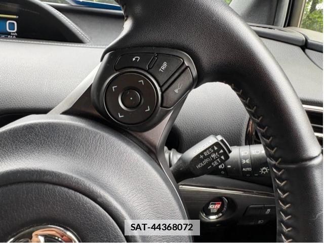 Toyota PRIUS PHV 2018-04 7980717-14
