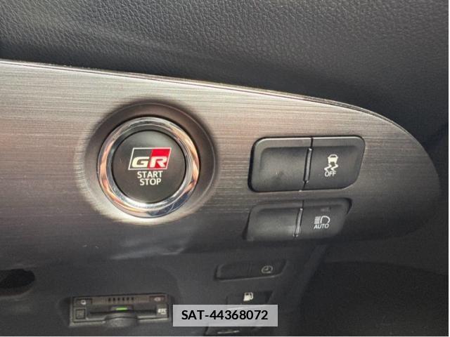 Toyota PRIUS PHV 2018-04 7980717-15