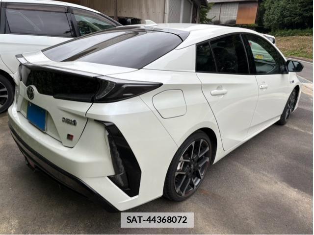 Toyota PRIUS PHV 2018-04 7980717-1
