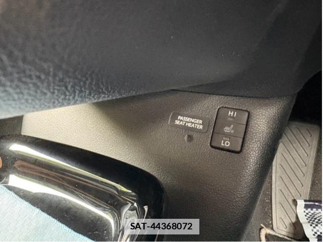 Toyota PRIUS PHV 2018-04 7980717-20