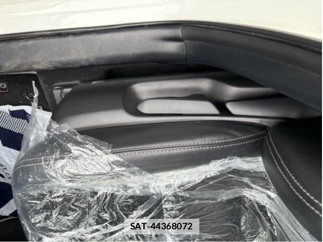 Toyota PRIUS PHV 2018-04 7980717-21