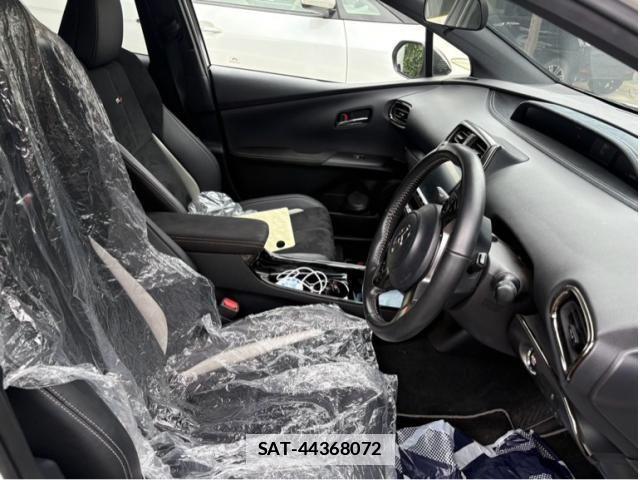 Toyota PRIUS PHV 2018-04 7980717-5