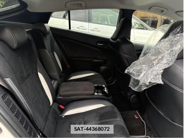 Toyota PRIUS PHV 2018-04 7980717-6