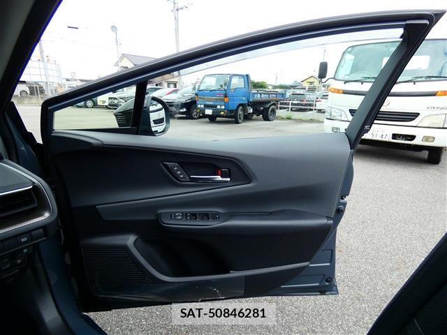 Toyota PRIUS PHV 2023-09 7980714-19