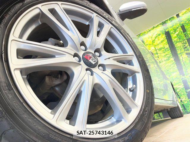 Toyota PRIUS PHV 2017-07 8037806-12