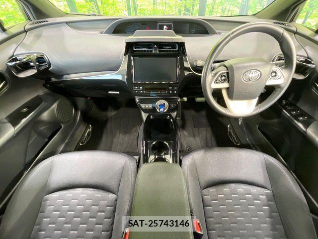 Toyota PRIUS PHV 2017-07 8037806-1