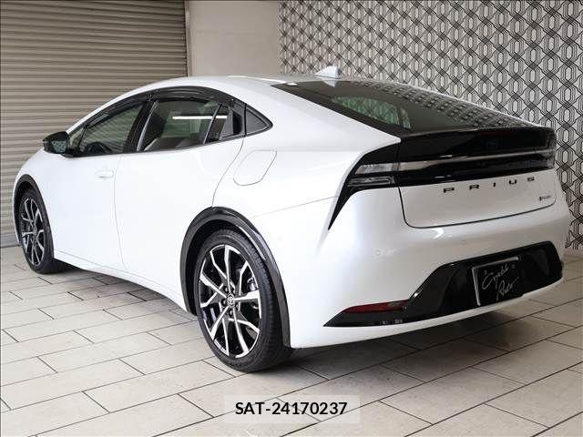 Toyota PRIUS PHV 2024-02 8075230-1