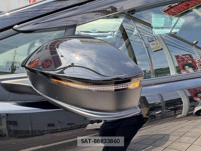Toyota PRIUS PHV 2023-11 8075231-11