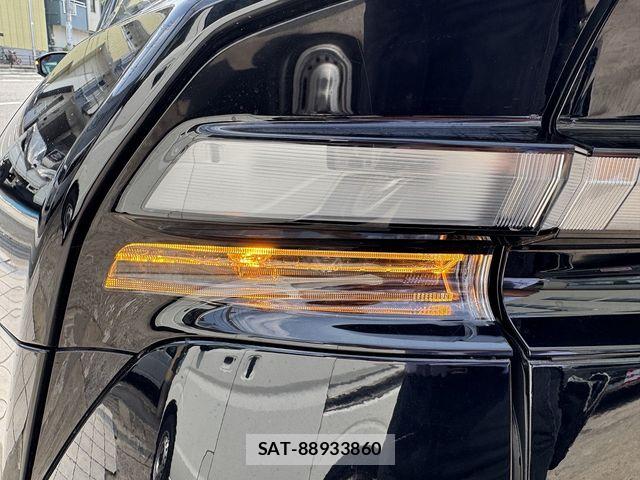 Toyota PRIUS PHV 2023-11 8075231-13