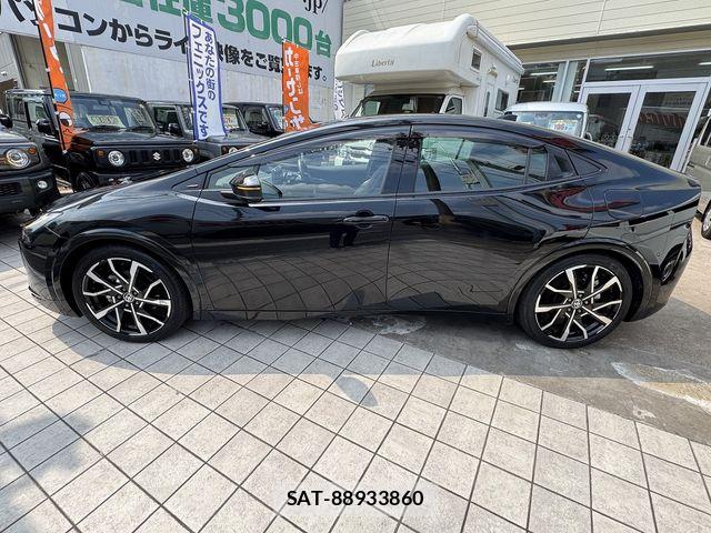 Toyota PRIUS PHV 2023-11 8075231-8