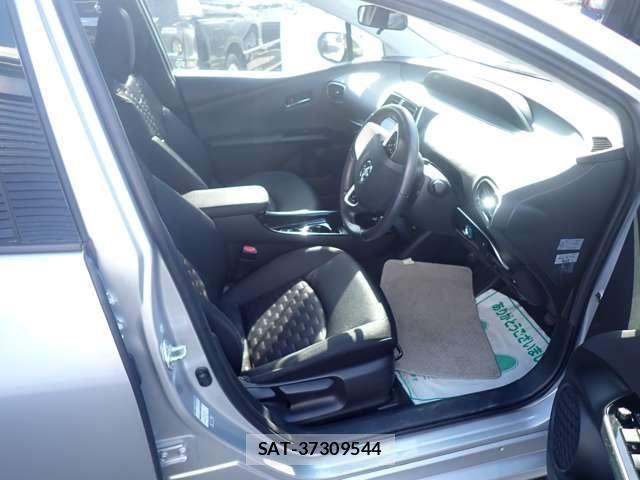 Toyota PRIUS PHV 2017-06 8101416-12