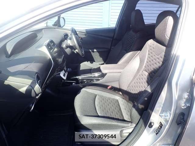 Toyota PRIUS PHV 2017-06 8101416-13