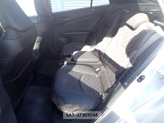 Toyota PRIUS PHV 2017-06 8101416-14