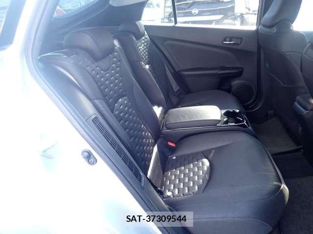 Toyota PRIUS PHV 2017-06 8101416-15