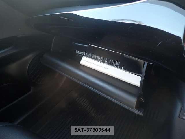 Toyota PRIUS PHV 2017-06 8101416-16