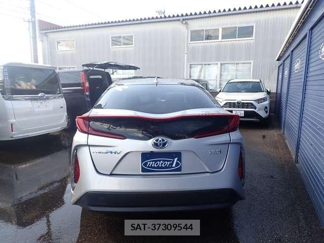 Toyota PRIUS PHV 2017-06 8101416-6