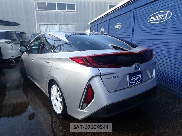Toyota PRIUS PHV 2017-06 8101416-8