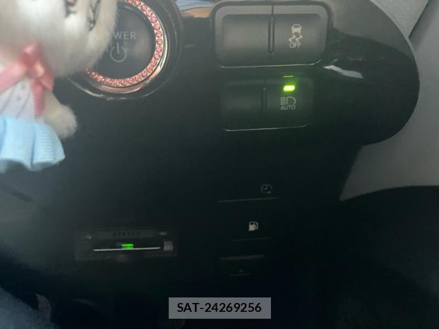 Toyota PRIUS PHV 2017-02 8101417-16