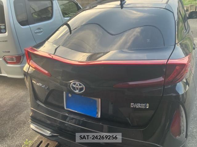 Toyota PRIUS PHV 2017-02 8101417-3