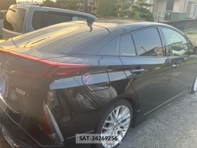 Toyota PRIUS PHV 2017-02 8101417-4