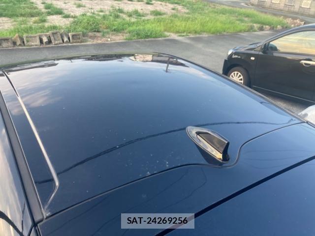 Toyota PRIUS PHV 2017-02 8101417-6