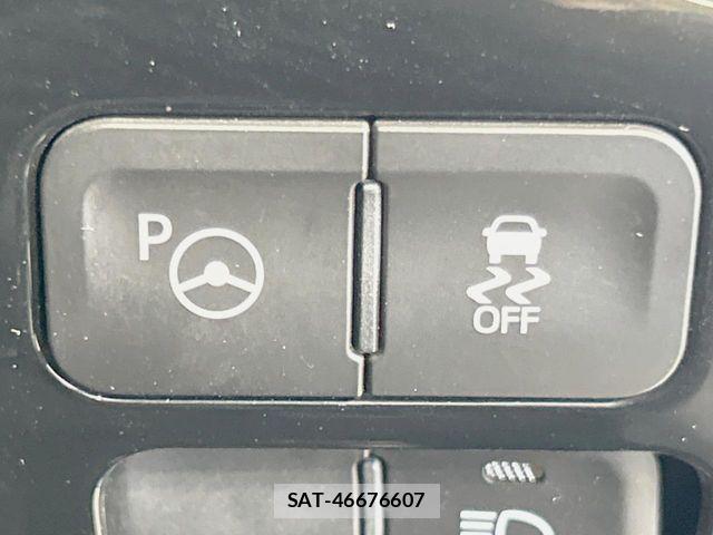 Toyota PRIUS PHV 2017-11 8101412-6