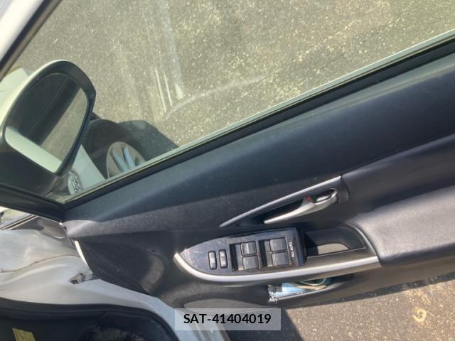 Toyota PRIUS PHV 2014-01 8101418-16