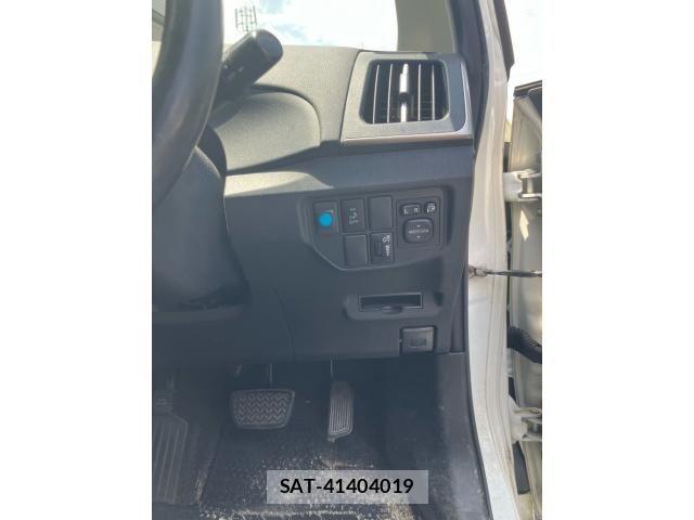 Toyota PRIUS PHV 2014-01 8101418-17