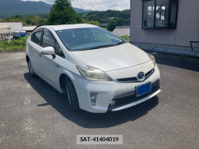 Toyota PRIUS PHV 2014-01 8101418-1