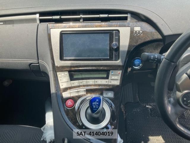 Toyota PRIUS PHV 2014-01 8101418-19