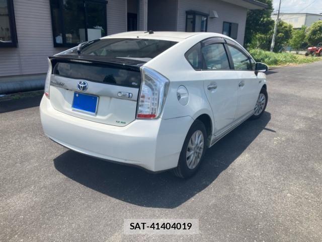 Toyota PRIUS PHV 2014-01 8101418-2