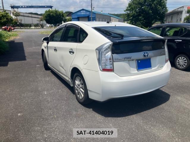 Toyota PRIUS PHV 2014-01 8101418-3